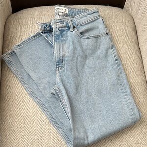 Abercrombie & Finch High Rise Jeans. 26/2
